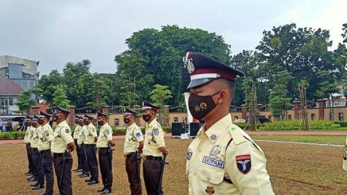 Tips Bertugas Jadi Satpam di Lapangan di Musim Kemarau
