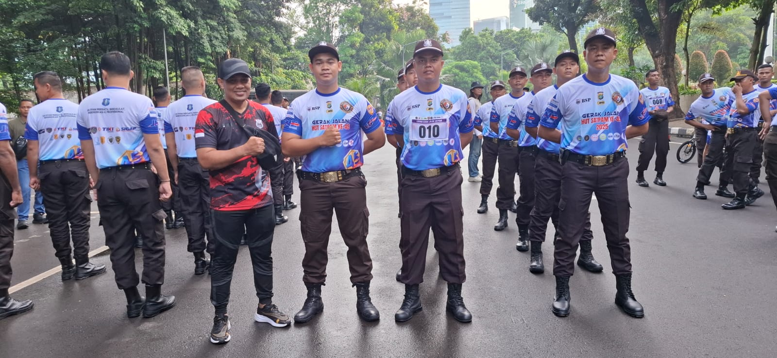 Foto Juara 2 Gerak Jalan HUT 45 Satpam
