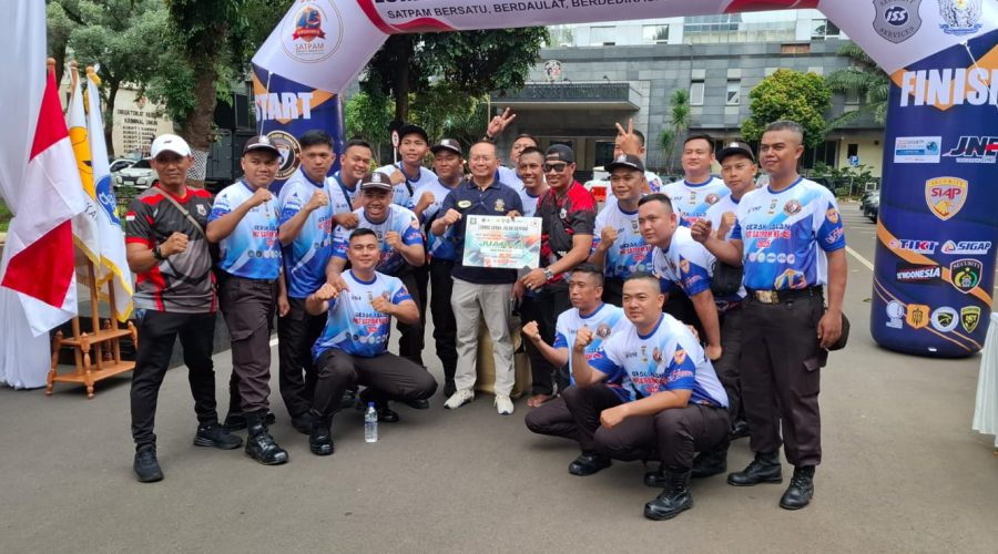 Foto Juara 2 Gerak Jalan HUT 45 Satpam